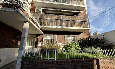 DTO tipo PH en venta 3 ambientes con patio apto crédito