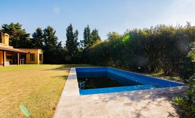 VENTA | Importante Casa de 3 dormitorios en Los Alamos Country Club, Ibarlucea.