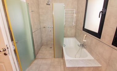 VENTA | Importante Casa de 3 dormitorios en Los Alamos Country Club, Ibarlucea.