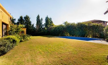 VENTA | Importante Casa de 3 dormitorios en Los Alamos Country Club, Ibarlucea.