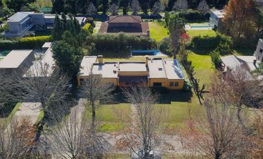 VENTA | Importante Casa de 3 dormitorios en Los Alamos Country Club, Ibarlucea.