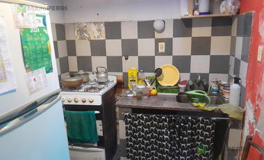 Casa en  en venta y local comercial calle 12 e  70 y 71 La Plata