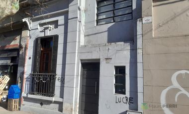 Casa en  en venta y local comercial calle 12 e  70 y 71 La Plata