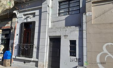Casa en  en venta y local comercial calle 12 e  70 y 71 La Plata