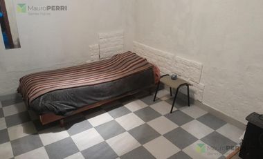 Casa en  en venta y local comercial calle 12 e  70 y 71 La Plata