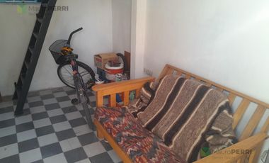 Casa en  en venta y local comercial calle 12 e  70 y 71 La Plata