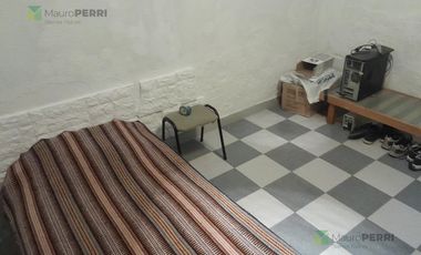 Casa en  en venta y local comercial calle 12 e  70 y 71 La Plata