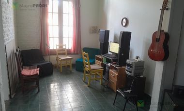 Casa en  en venta y local comercial calle 12 e  70 y 71 La Plata