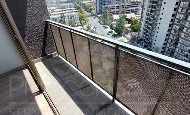 Estudio con terraza en arriendo frente al metro Carlos Valdovinos (L5)