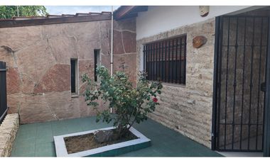 Alquilo Casa 2 dormitorios Barrio Los Paraísos