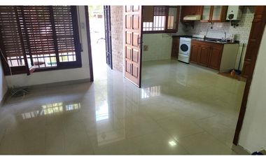 Alquilo Casa 2 dormitorios Barrio Los Paraísos