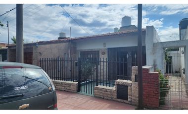 Alquilo Casa 2 dormitorios Barrio Los Paraísos