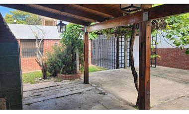 Alquilo Casa 2 dormitorios Barrio Los Paraísos