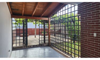 Alquilo Casa 2 dormitorios Barrio Los Paraísos