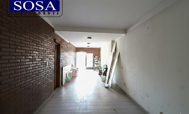 Casa en Gonzalez Catan Centro Calle Derossi (ex Tranway) Nº 565