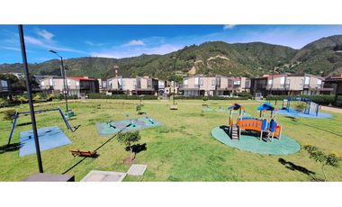 Casa campestre en venta en Conjunto Club House Cota