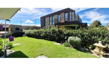 Casa campestre en venta en Conjunto Club House Cota