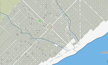 VENTA. Casa 3 ambientes con dependencia y gran parque en MAR DEL SUD