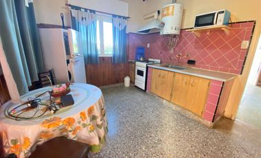 VENTA. Casa 3 ambientes con dependencia y gran parque en MAR DEL SUD