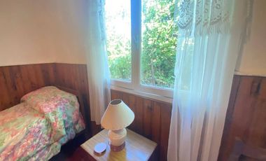 VENTA. Casa 3 ambientes con dependencia y gran parque en MAR DEL SUD