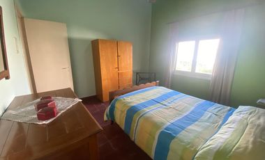 VENTA. Casa 3 ambientes con dependencia y gran parque en MAR DEL SUD