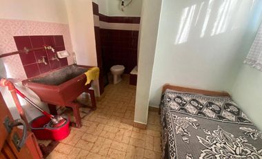 VENTA. Casa 3 ambientes con dependencia y gran parque en MAR DEL SUD