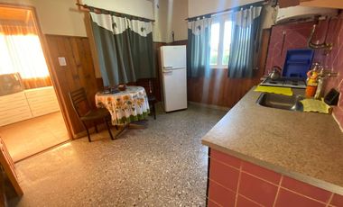 VENTA. Casa 3 ambientes con dependencia y gran parque en MAR DEL SUD