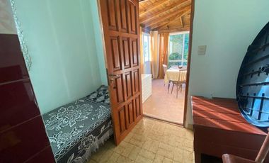 VENTA. Casa 3 ambientes con dependencia y gran parque en MAR DEL SUD