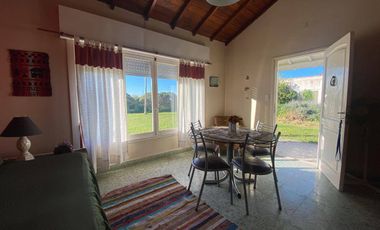 VENTA. Casa 3 ambientes con dependencia y gran parque en MAR DEL SUD