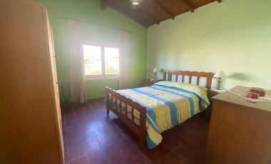 VENTA. Casa 3 ambientes con dependencia y gran parque en MAR DEL SUD