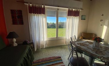 VENTA. Casa 3 ambientes con dependencia y gran parque en MAR DEL SUD