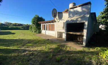 VENTA. Casa 3 ambientes con dependencia y gran parque en MAR DEL SUD