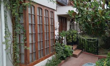 Casa de Dos Pisos en Avda Pdte Ibañez