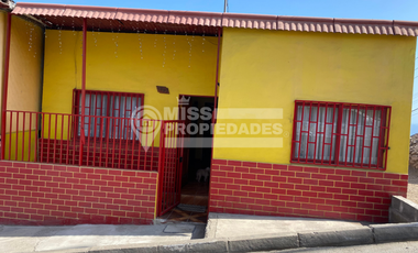 SE VENDE CASA EN POBLACION CHILE