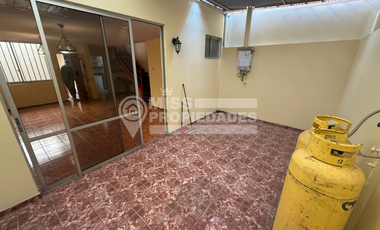 SE VENDE CASA EN CONDOMINIO DOÑA LAURA