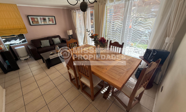 SE VENDE CASA SEMI AMOBLADA EN CONDOMINIO DELFOS