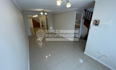 SE ARRIENDA CASA EN CONDOMINIO LOS EXPLORADORES