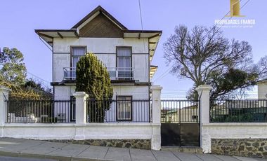 VALPARAÍSO. CERRO ESPERANZA. VENTA CASA COLONIAL CON 1300 M2