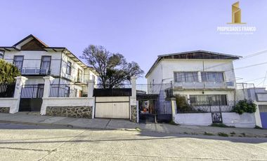 VALPARAÍSO. CERRO ESPERANZA. VENTA CASA COLONIAL CON 1300 M2