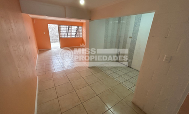 SE VENDE CASA EN CALLE SAMUEL BAÑADOS MORRIS SECTOR NORTE