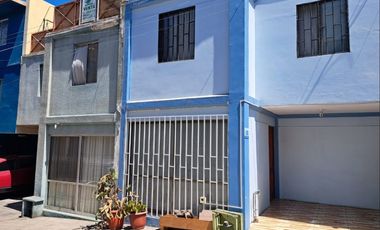 SE VENDE CASA CENTRAL EN CALLE COVADONGA NUEVA