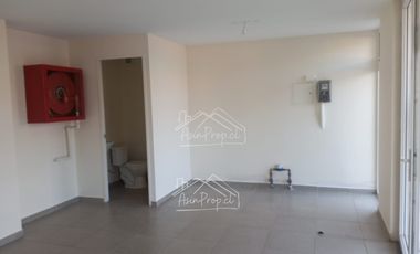 Local Comercial en arriendo ubicado en Valle Lo Campino