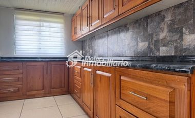 Arriendo casa 3 dormitorios con estacionamiento en Estadio Germán Becker, Temuco