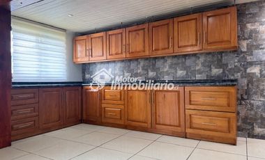 Arriendo casa 3 dormitorios con estacionamiento en Estadio Germán Becker, Temuco