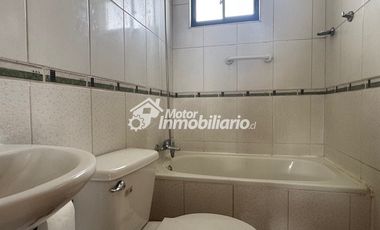 Arriendo casa 3 dormitorios con estacionamiento en Estadio Germán Becker, Temuco