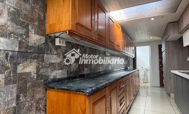 Arriendo casa 3 dormitorios con estacionamiento en Estadio Germán Becker, Temuco