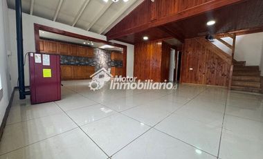 Arriendo casa 3 dormitorios con estacionamiento en Estadio Germán Becker, Temuco