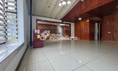 Arriendo casa 3 dormitorios con estacionamiento en Estadio Germán Becker, Temuco