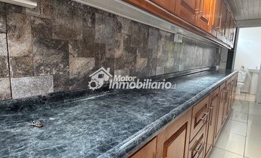 Arriendo casa 3 dormitorios con estacionamiento en Estadio Germán Becker, Temuco