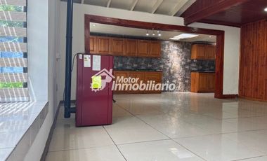 Arriendo casa 3 dormitorios con estacionamiento en Estadio Germán Becker, Temuco